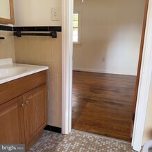 60 Central Square Dr in Prince Frederick, MD - Foto de edificio - Building Photo