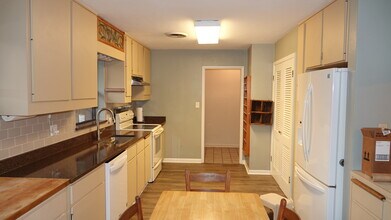 4100 W University Ave in Gainesville, FL - Foto de edificio - Building Photo