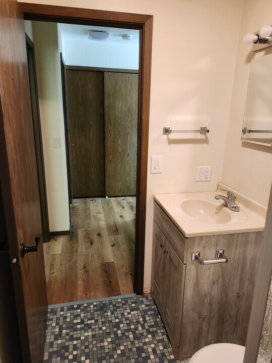 945 W Locust St in Dubuque, IA - Building Photo