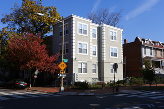 701 10th St SE in Washington, DC - Foto de edificio - Building Photo