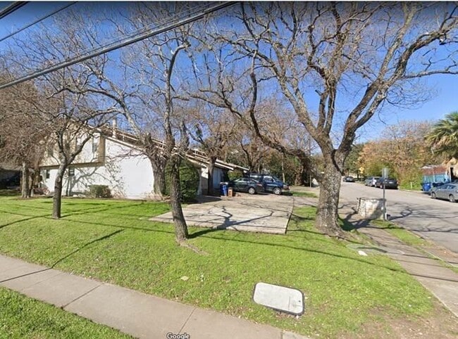 3000 S 1st St