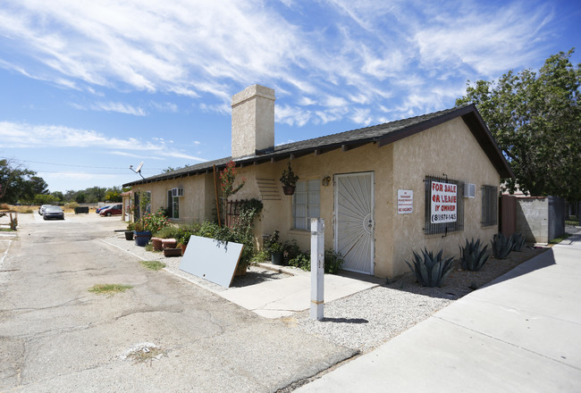 44641-44643 W 10th St in Lancaster, CA - Building Photo - Building Photo