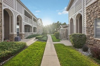 4271 S Blackhawk Cir in Aurora, CO - Foto de edificio - Building Photo
