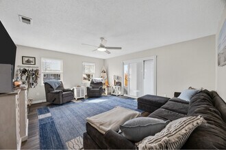 206 Cinnamon Dr in Hubert, NC - Foto de edificio - Building Photo