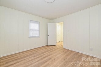 300 E Hudson St, Unit 1100-1131 in Monroe, NC - Foto de edificio - Building Photo