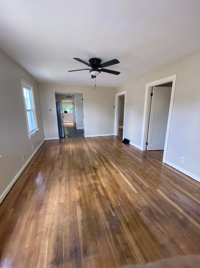 5256 Warren Ave in Cincinnati, OH - Foto de edificio - Building Photo