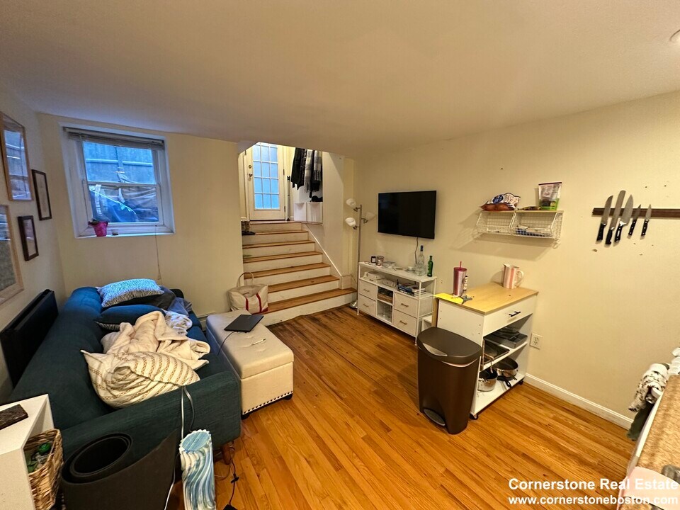 25 Phillips St, Unit 1 in Boston, MA - Building Photo