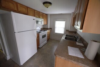 80 Walnut St, Unit Second Floor in Saratoga Springs, NY - Foto de edificio - Building Photo