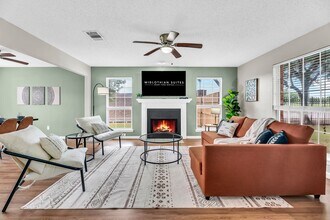 600 Ashcrest Ct in Allen, TX - Foto de edificio - Building Photo