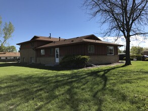 8974-8972 Circle Dr in Westminster, CO - Foto de edificio - Building Photo