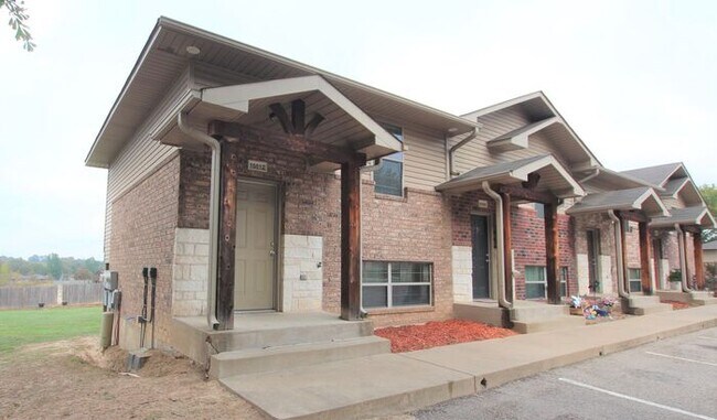 18011 Loring Ln in Lindale, TX - Building Photo - Building Photo
