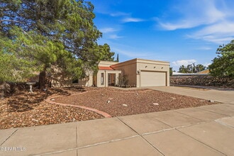 604 La Chapa Ave in El Paso, TX - Building Photo - Building Photo
