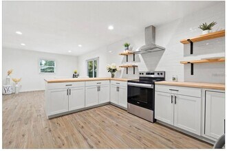 508 Brooker Rd in Brandon, FL - Building Photo - Building Photo