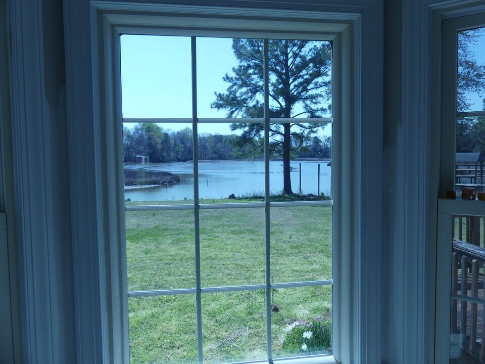 108 Hollywood Blvd in Yorktown, VA - Building Photo