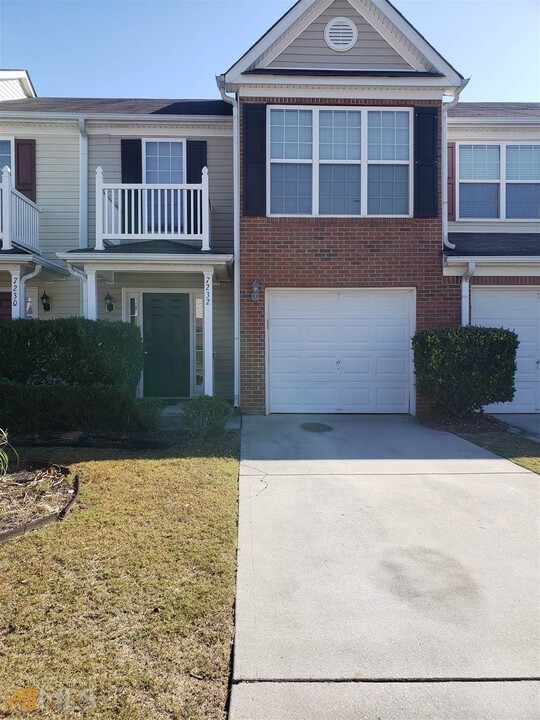 7232 April Ct in Morrow, GA - Foto de edificio