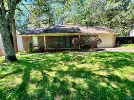 2816 Coosa Cir NW in Huntsville, AL - Building Photo