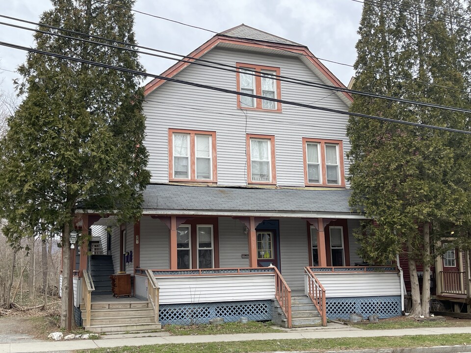 Gray Building in Williamstown, MA - Building Photo