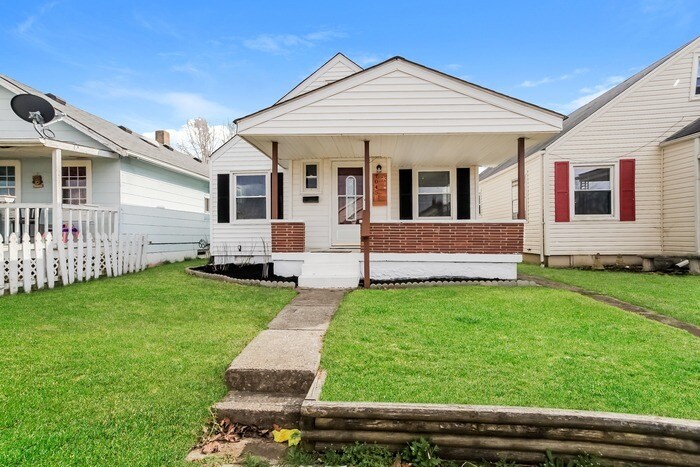 1045 Ross Ave in Hamilton, OH - Building Photo