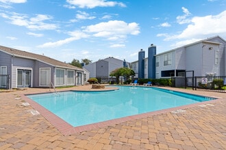 El Sol Del Rio in Houston, TX - Foto de edificio - Building Photo