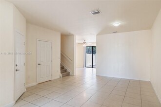 9045 W 33rd Ave in Hialeah, FL - Building Photo - Building Photo