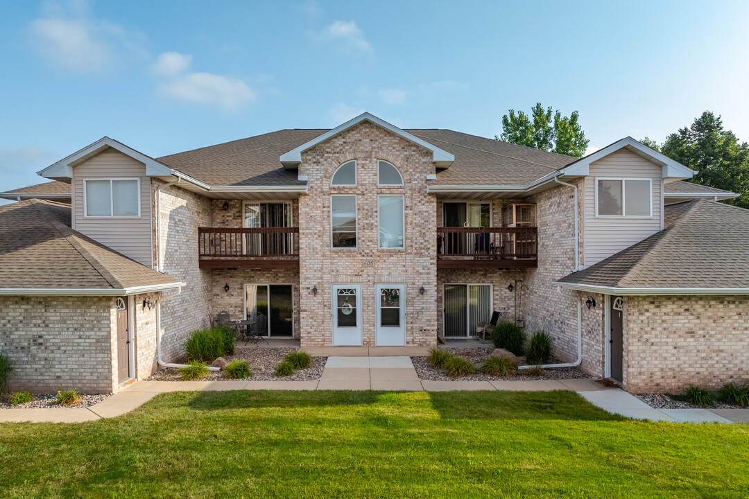 Trumpeter Trails in De Pere, WI - Building Photo