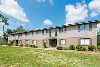 The Waypoint in Pensacola, FL - Building Photo - Building Photo