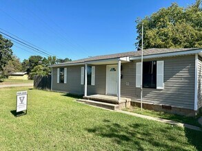 521 W Locust St in Tecumseh, OK - Building Photo - Building Photo
