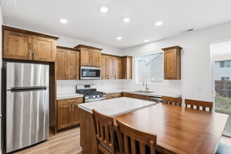 2095 S Heather St in Cornelius, OR - Building Photo - Building Photo