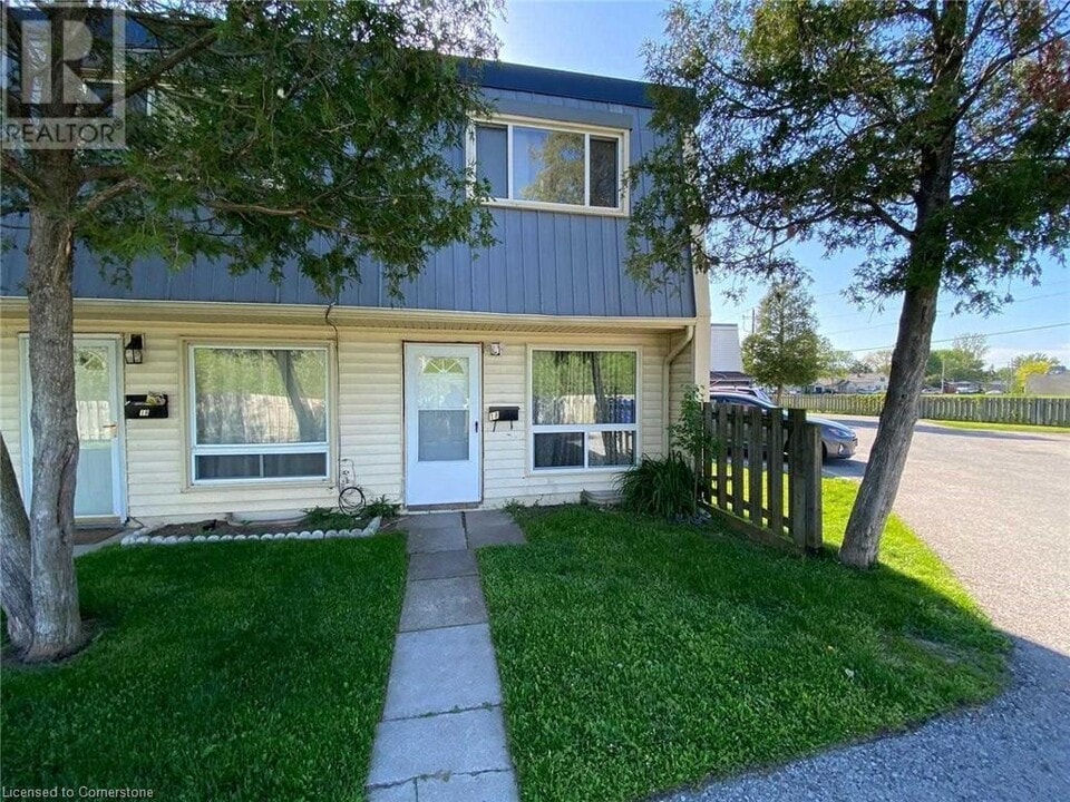 8646 Willoughby Dr in Niagara Falls, ON - Building Photo