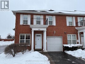 90 Stornwood Ct in Brampton, ON - Building Photo