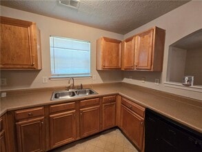 5636 One Lake Way in College Park, GA - Building Photo - Building Photo