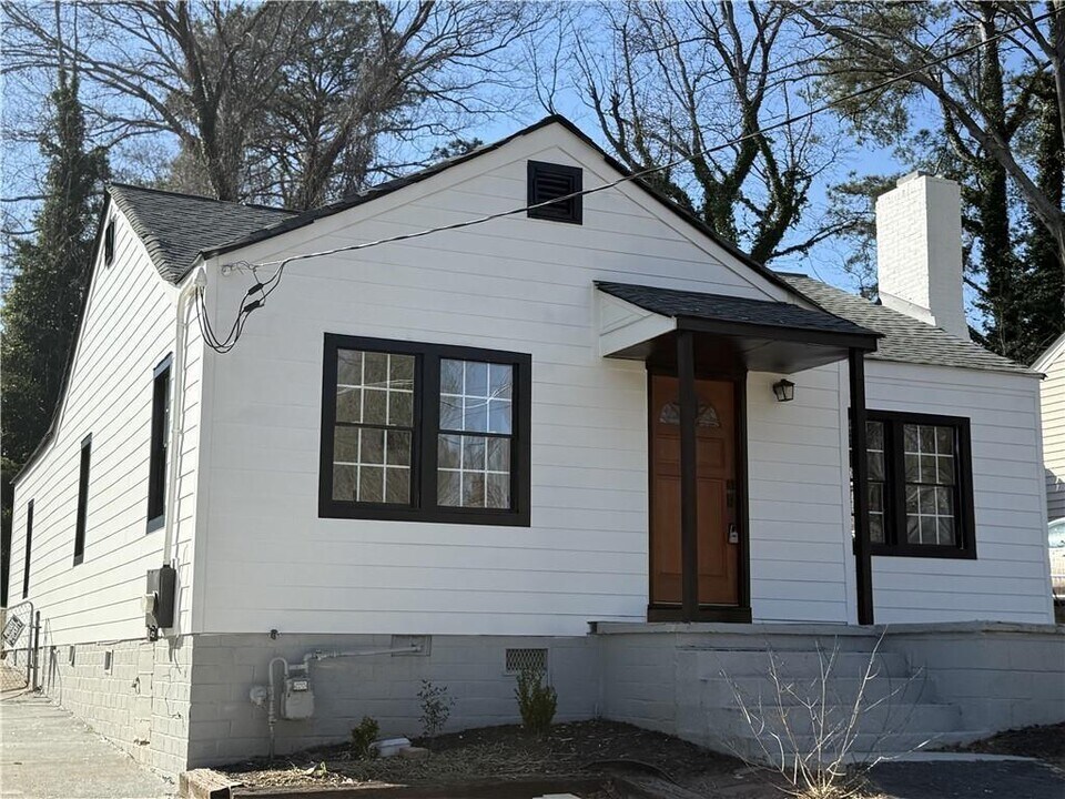 951 Lawton St SW in Atlanta, GA - Building Photo