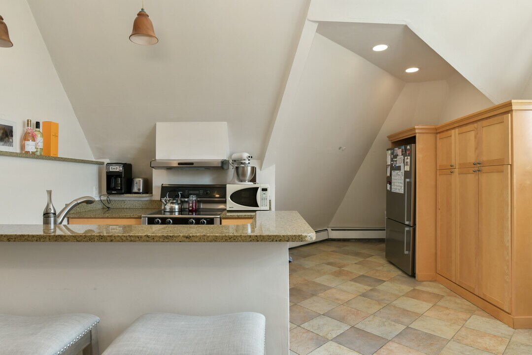 1774 Beacon St, Unit 6 in Brookline, MA - Building Photo