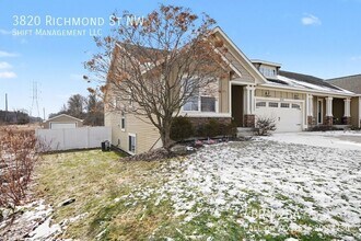 3820 Richmond St NW in Walker, MI - Building Photo - Building Photo