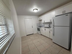 1745 NW 47th Terrace in Miami, FL - Building Photo - Building Photo