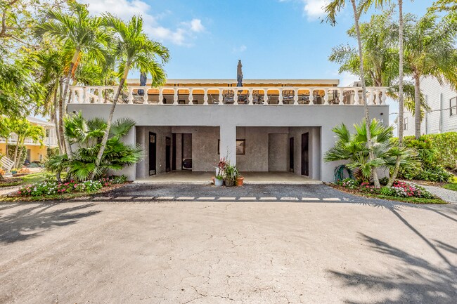 1334 Chesapeake Ave in Naples, FL - Building Photo - Building Photo