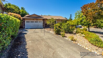 5535 El Encanto Cir in Santa Rosa, CA - Foto de edificio - Building Photo
