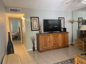 542 Normandy Ln in Delray Beach, FL - Building Photo - Building Photo