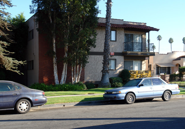 525 E 99th St Apartments in Inglewood, CA - Building Photo - Building Photo