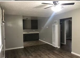 2425 Mariposa Ave in Chico, CA - Building Photo - Building Photo