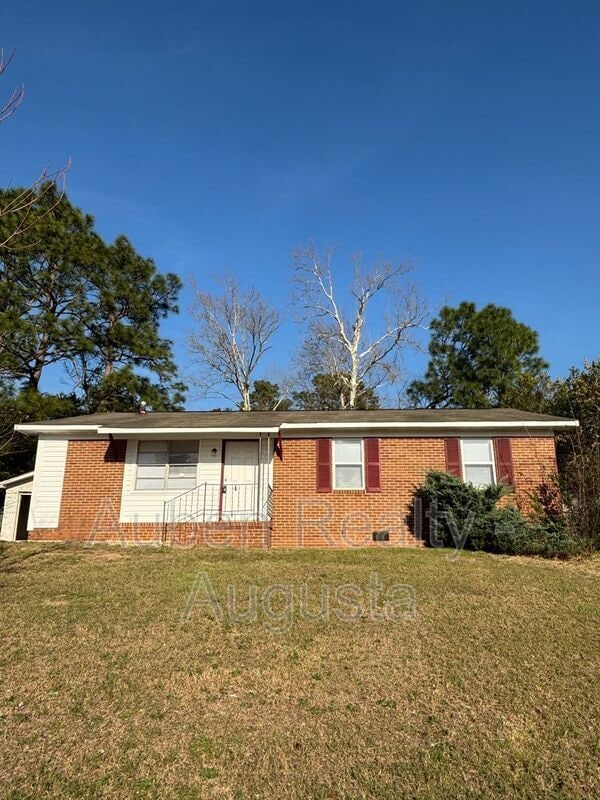 property at 2516 Kensington Dr E