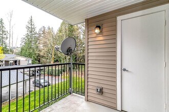 11211 NE 128th St, Unit K-202 in Kirkland, WA - Building Photo - Building Photo