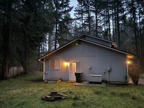 22406 Bluewater Dr SE in Yelm, WA - Building Photo - Building Photo