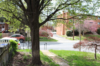 803 S Ode St, Unit A in Arlington, VA - Foto de edificio - Building Photo