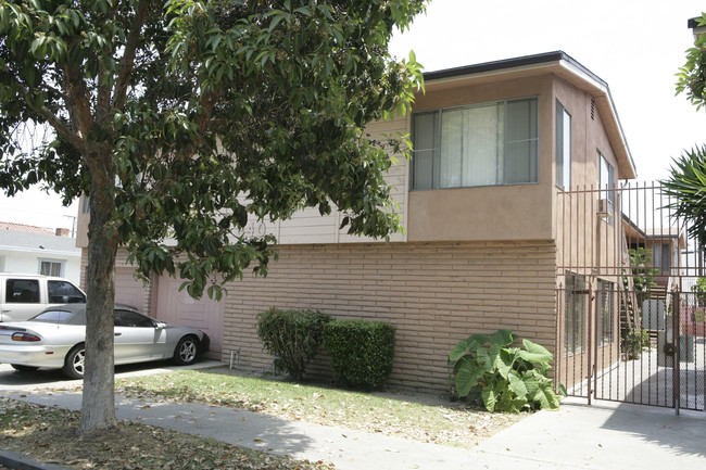 840 Gardenia Ave in Long Beach, CA - Building Photo - Building Photo