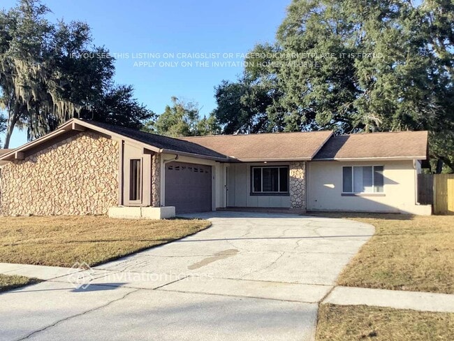 814 Centerwood Ct in Brandon, FL - Building Photo - Building Photo