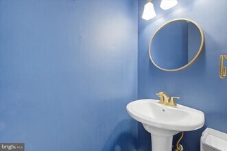 14187 Royal Oak Ln in Centreville, VA - Building Photo - Building Photo