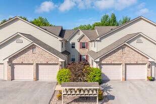 Hawthorne Place Apartments in Pewaukee, WI - Building Photo