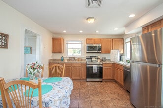 85 Melba St in Milford, CT - Building Photo - Building Photo