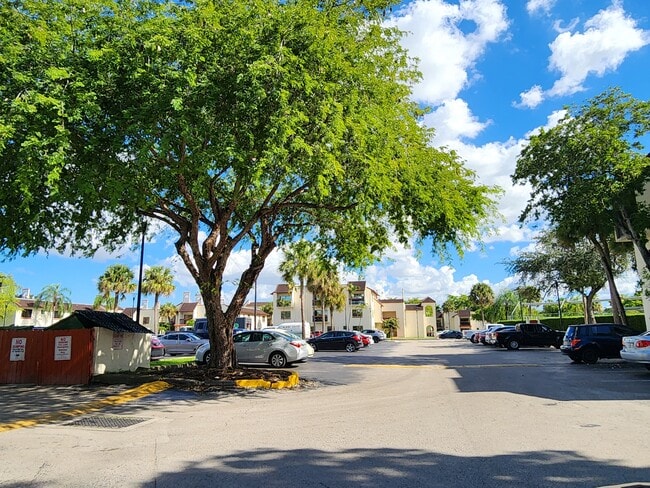 8600 SW 149th Ave in Miami, FL - Foto de edificio - Building Photo